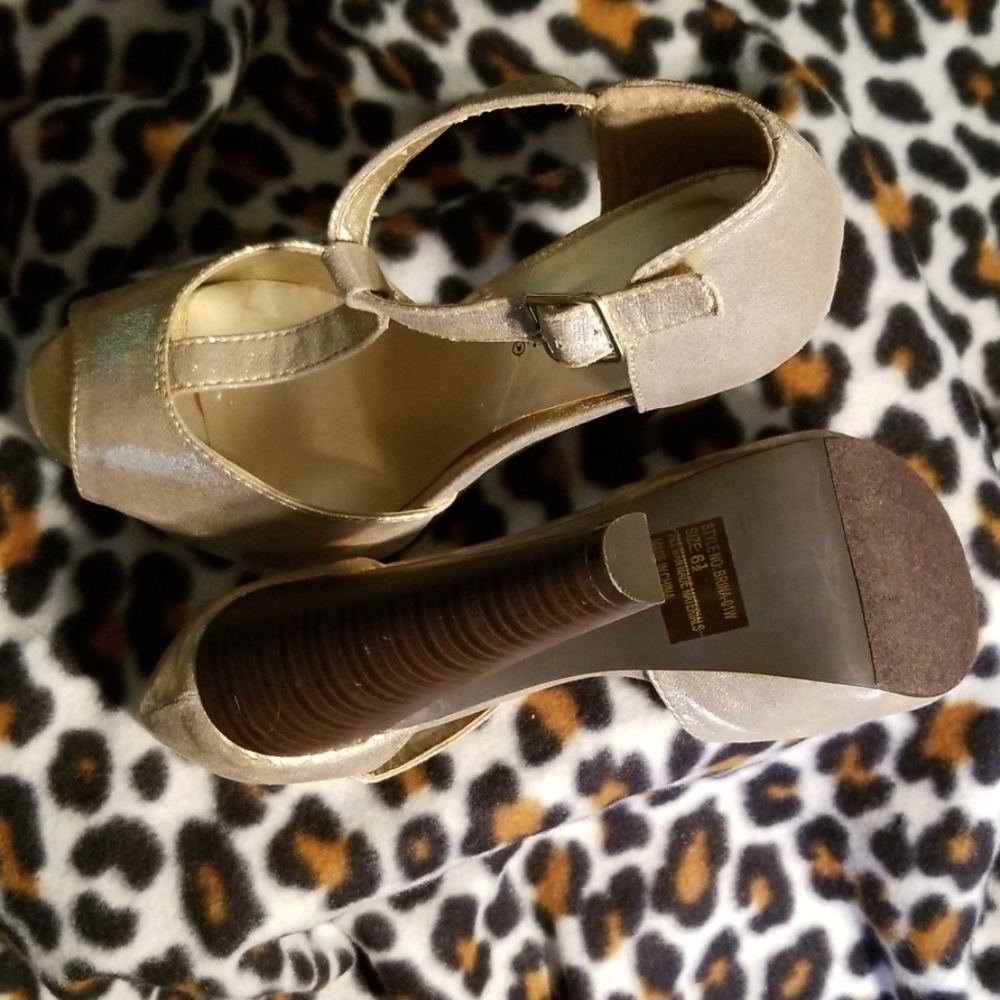 Breckelle's " Gold " Ankle Strap  Peep Toe Heel